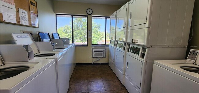 Building Photo - 1515 Pinellas Bayway S