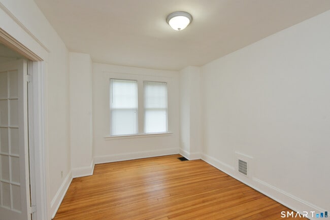 Building Photo - 390 Clinton St