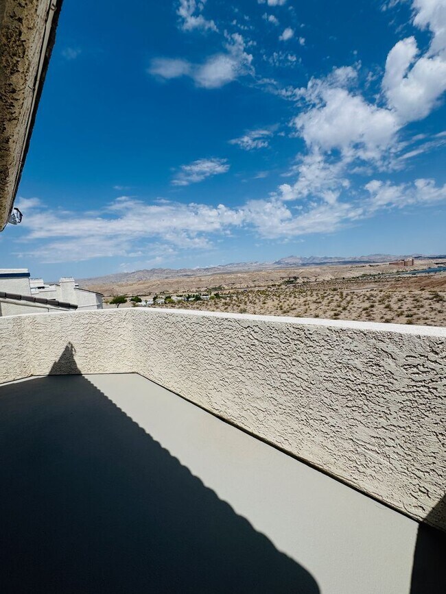 Building Photo - 3-Bedroom Condo with Spectacular Views in Riverview Bluffs