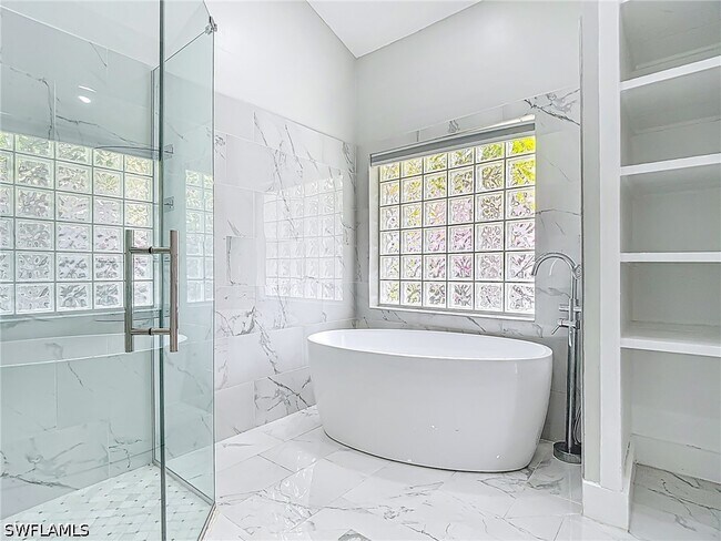 Building Photo - 351 Pindo Palm Dr