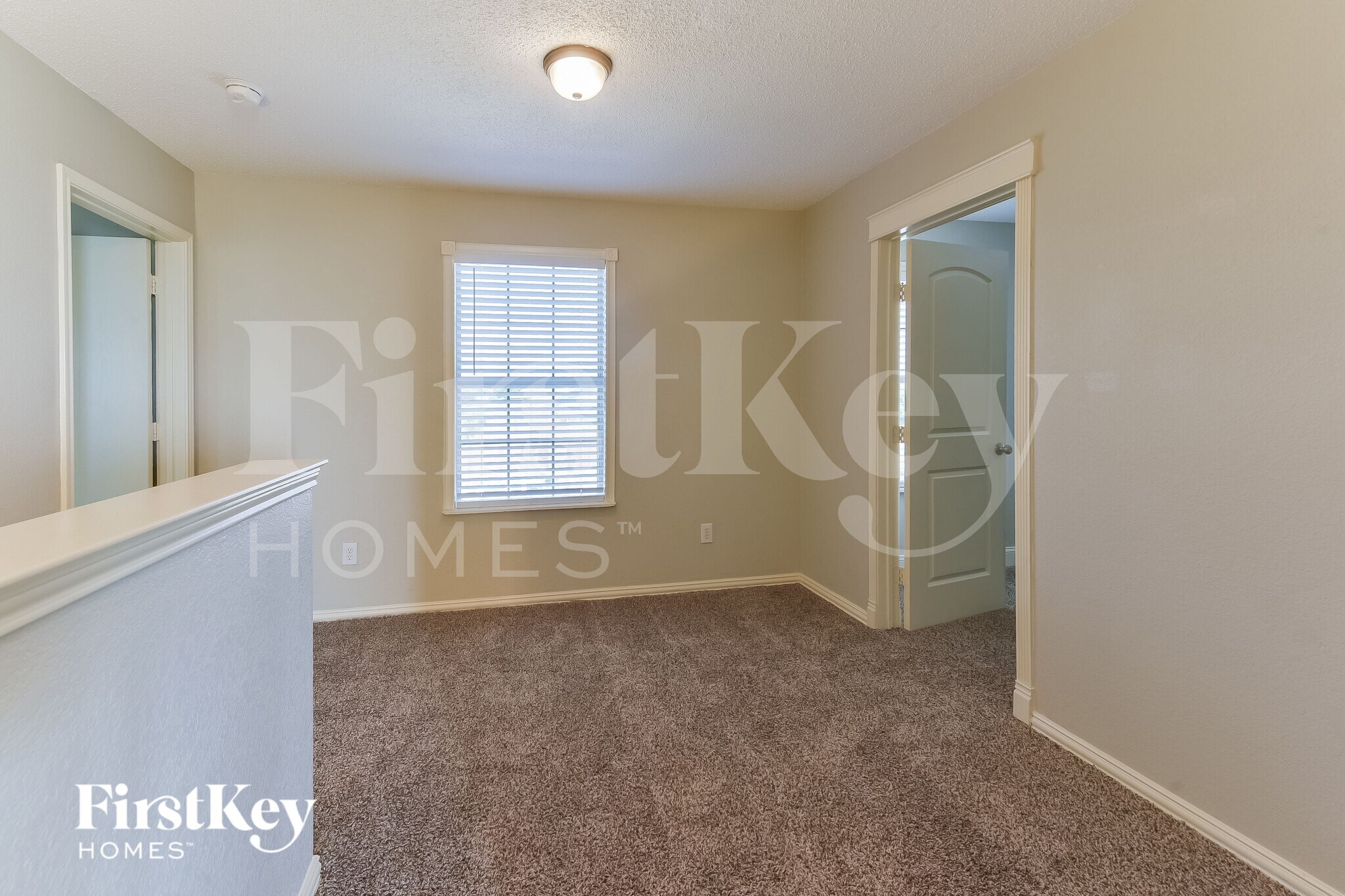 Building Photo - 636 Chickadee Dr