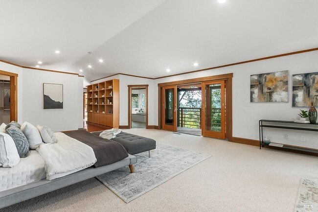 Building Photo - 1100 Bayhills Dr