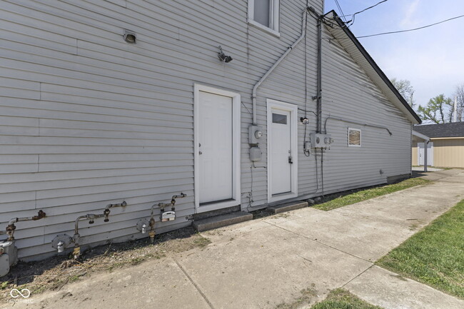 Building Photo - 2 Van Ave