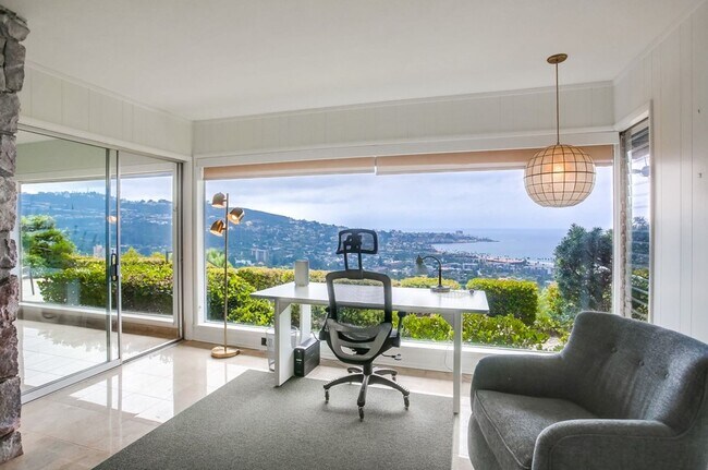 Building Photo - Modern Ocean View Home in La Jolla 4 Bed, 3 Bath