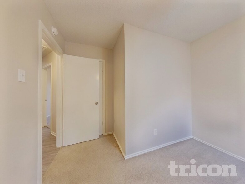 Building Photo - 5328 Waterford Dr