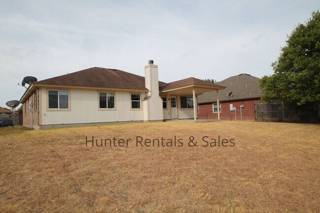 Building Photo - Exceptional!