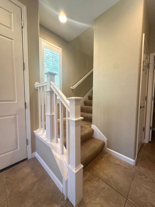 Building Photo - Gorgeous 3 Bed, 2 Bath in Gated Community in Brentwood