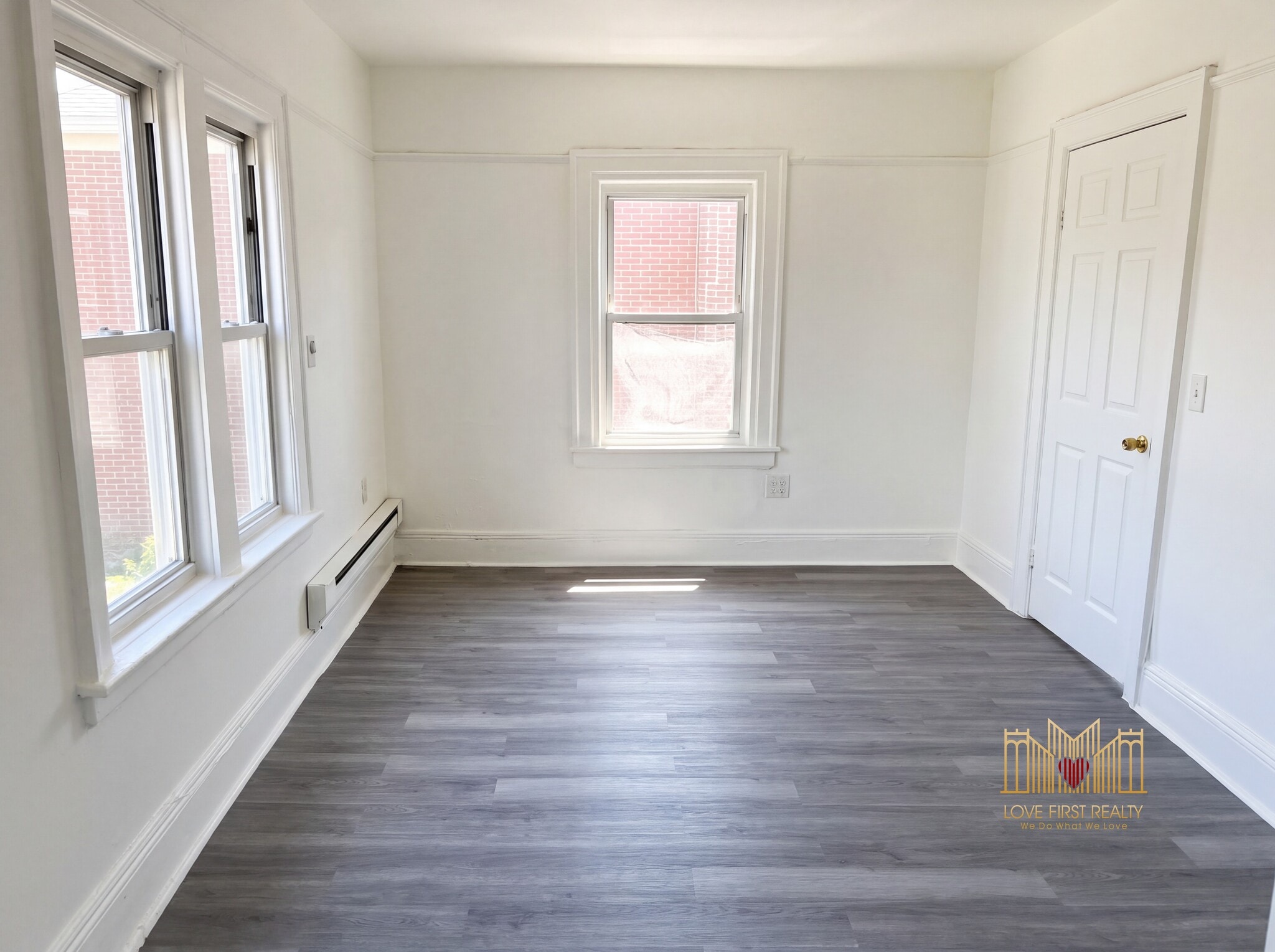 Building Photo - 640 E 239th St