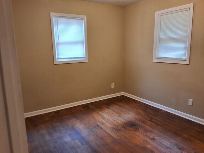 Building Photo - 1110 Evelyn Dr
