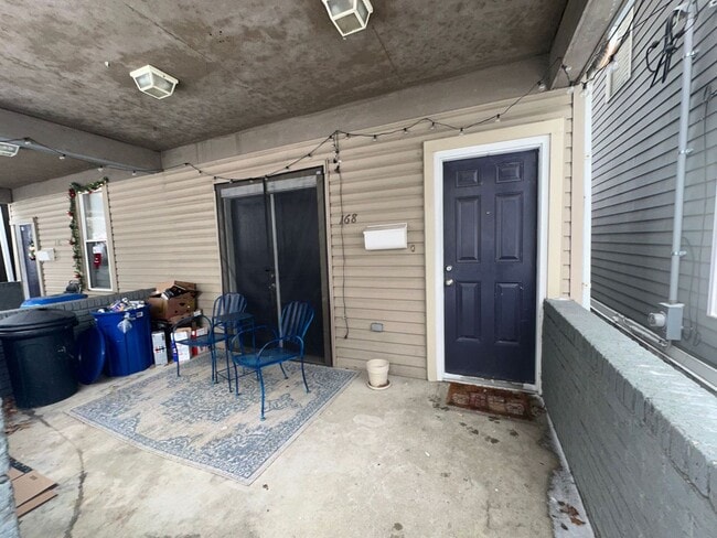 Building Photo - *** Amazing Apartment in Mt. Washington * Pet Friendly * Duplex style * Available Now * Spacious ...