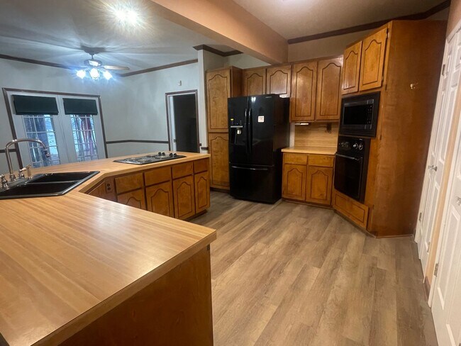 Building Photo - Cypress Lake Front Property in Benton!