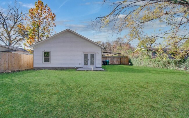 Building Photo - 8316 Peachtree St