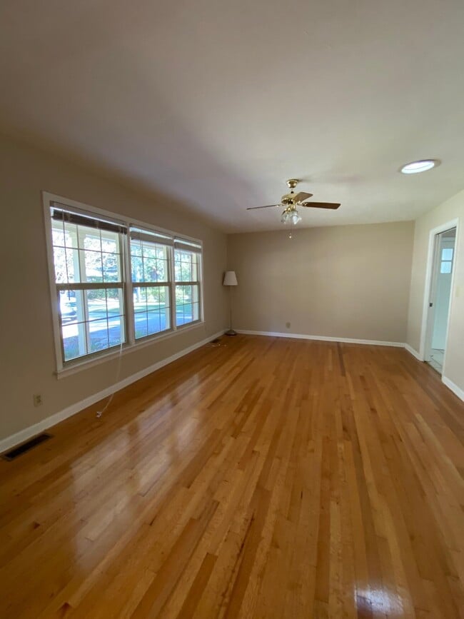 Building Photo - 1509 Raa Ave