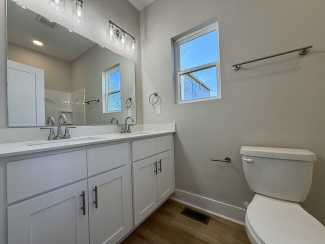 Building Photo - 75 Woodsdale Pl SE