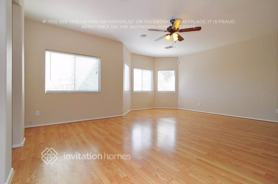 Building Photo - 3645 W Jacksonville Dr