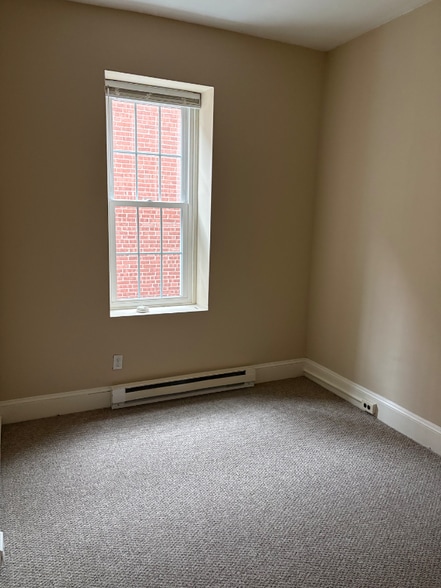 Building Photo - 164 Chestnut St