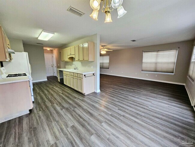 Building Photo - 3331 Two Sisters Wy