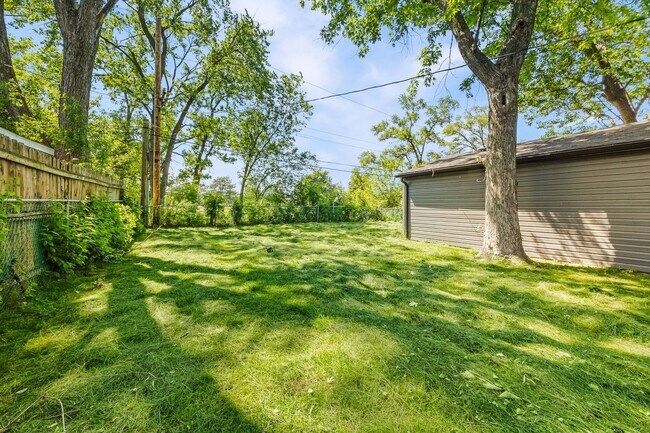 Building Photo - 16752 Artesian Ave