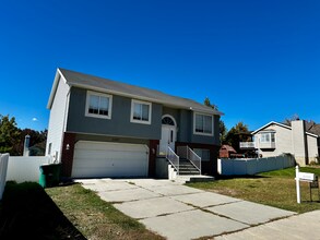 Building Photo - Charming 3-Bedroom Home for Rent in a Tranquil Neighborhood