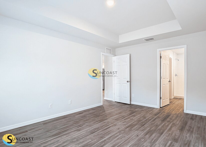 Building Photo - 122 NW 12th Pl