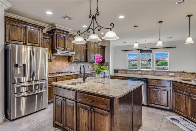 Building Photo - 6241 Lago Vista Dr