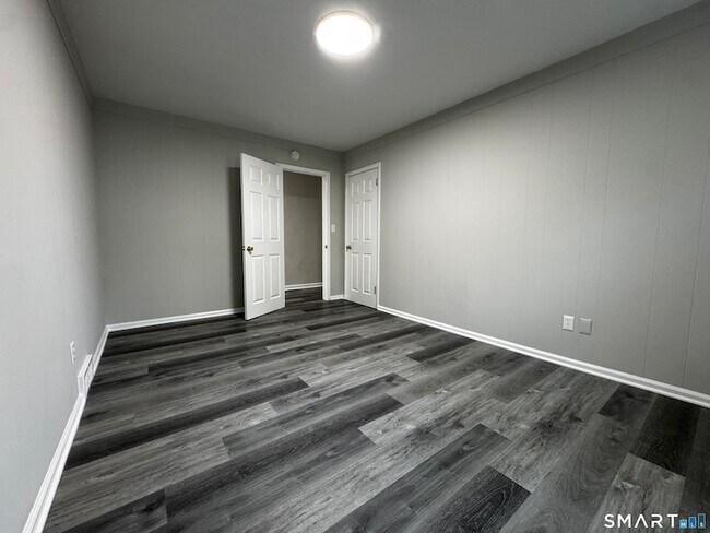 Building Photo - 45-51-51 Cowles St