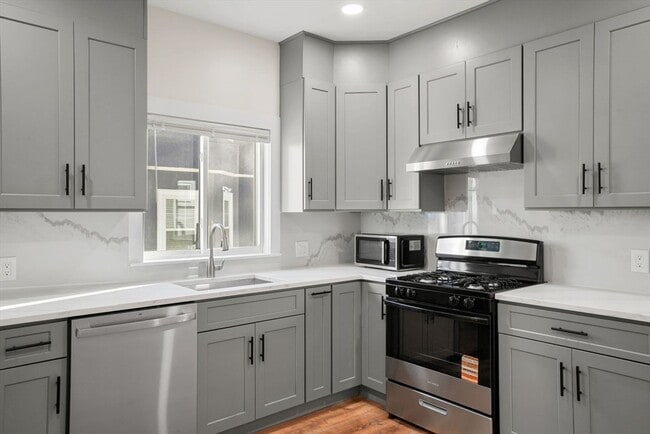 Building Photo - 47 Marshall St