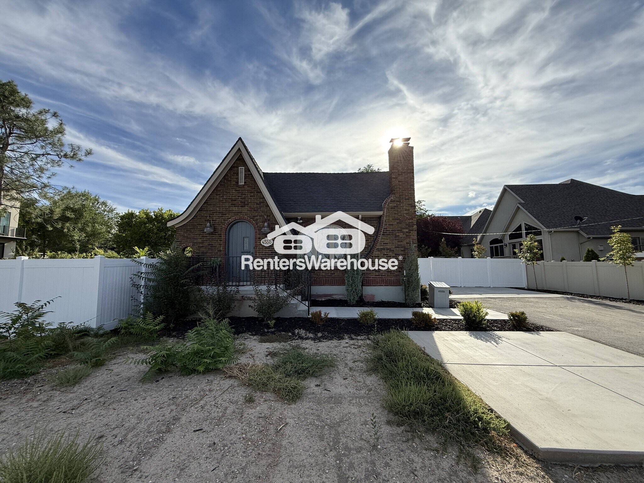 Building Photo - 4555 Highland Dr.