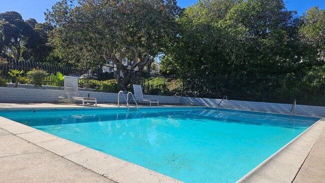 Building Photo - Beautiful 2BD 1.5BA Recently Remodeled Condo in Forest Park Plaza