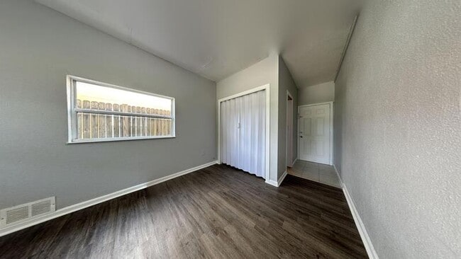 Building Photo - 4518 9th Ave S