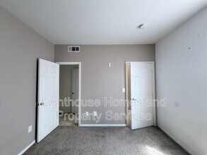 Building Photo - 6955 N Durango Dr
