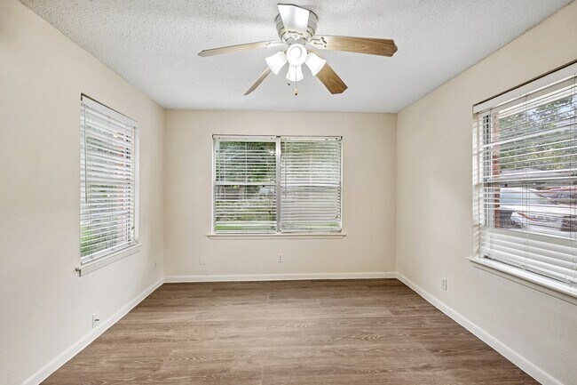 Building Photo - 6401 Rowan Ln