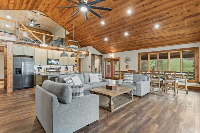 Building Photo - 299 Westview Dr