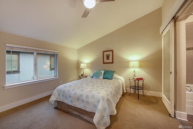 Building Photo - 3841 Woodland Park Ave N