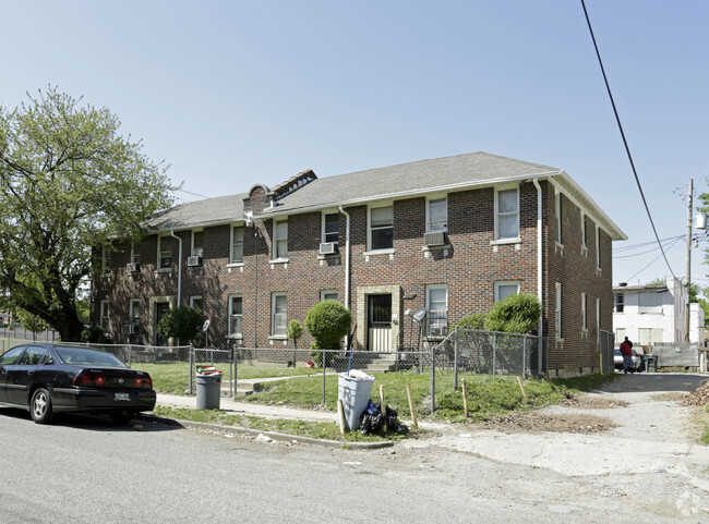 Primary Photo - 1292 Court Ave