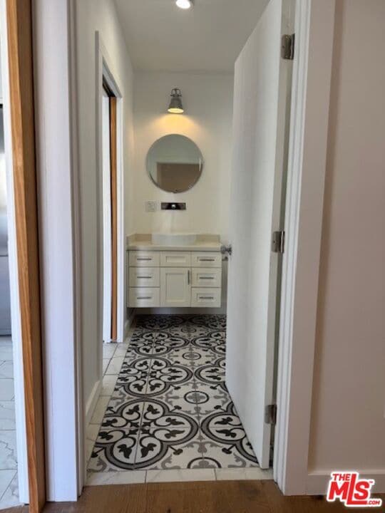 Building Photo - 607 N Gower St