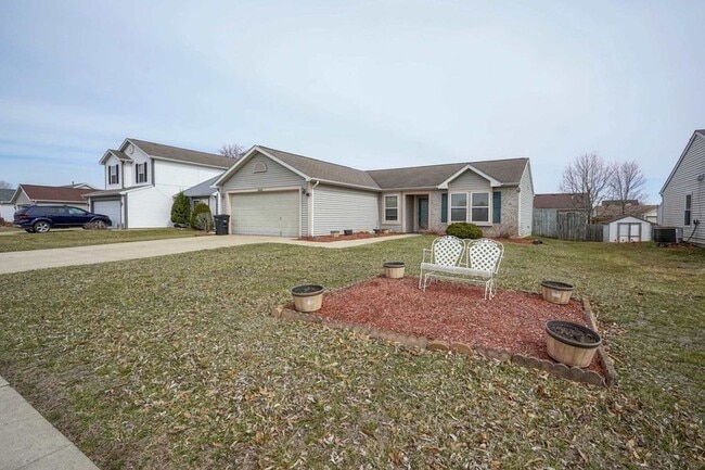 Building Photo - South side 3 Bedroom, 2 Bath Home, w/ 2 car attached garage