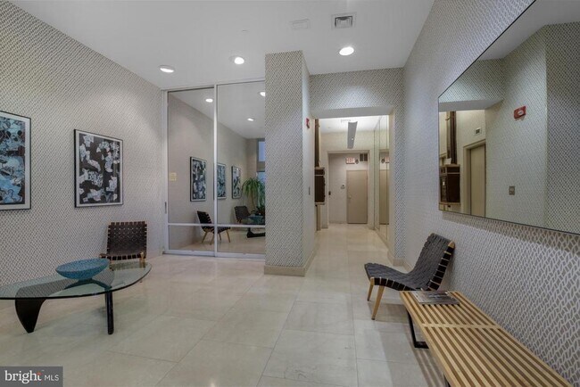 Building Photo - 1920 Chestnut St