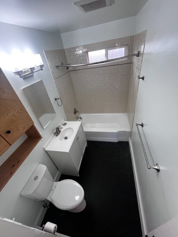 Building Photo - 3013 SE Waverleigh Blvd