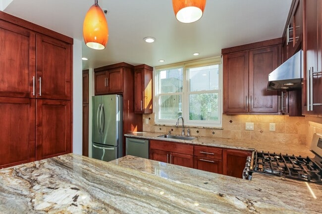 Building Photo - FOR RENT – 3 bed 2 bath Coastal Living in Santa Cruz