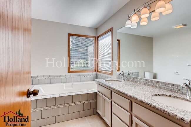 Building Photo - Beautiful Portland Home in Bethany Neighborhood!!!
