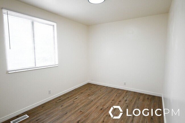 Building Photo - 6492 Fernbrook Dr