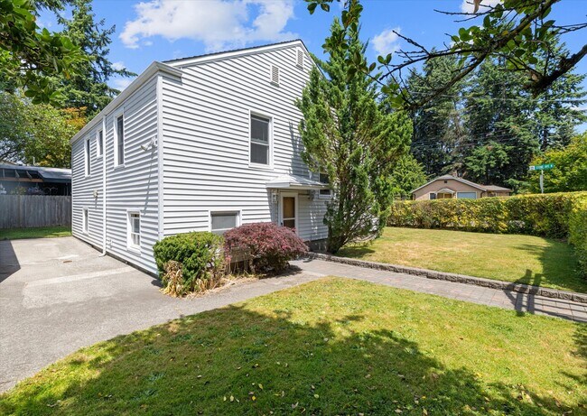 Building Photo - 15701 Stone Ave N