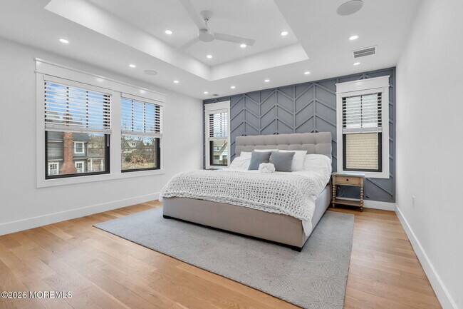 Building Photo - 2017 5th Ave