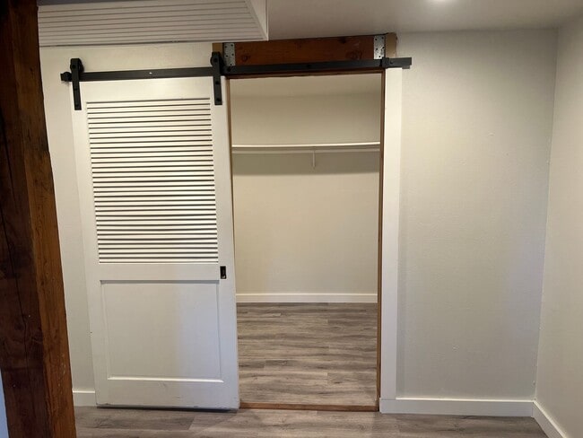 Building Photo - Serene, private setting in the Seahurst neighborhood