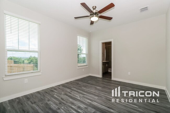 Building Photo - 1609 Mexican Heather Dr