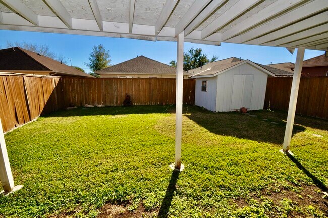 Building Photo - 3239 Beran Dr