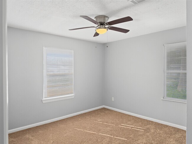Building Photo - 5427 Willow Glen Dr