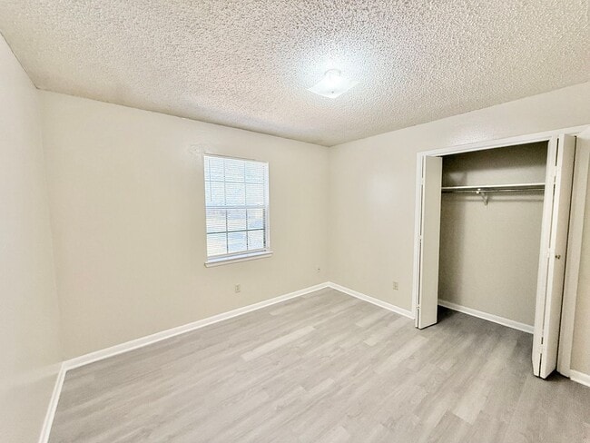 Building Photo - 3-Bedroom Duplex