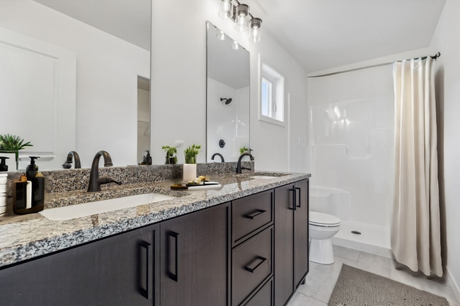 Building Photo - 4-bedroom, 3-bathroom Horace Single-Family Home w/ 3 Stall Garage